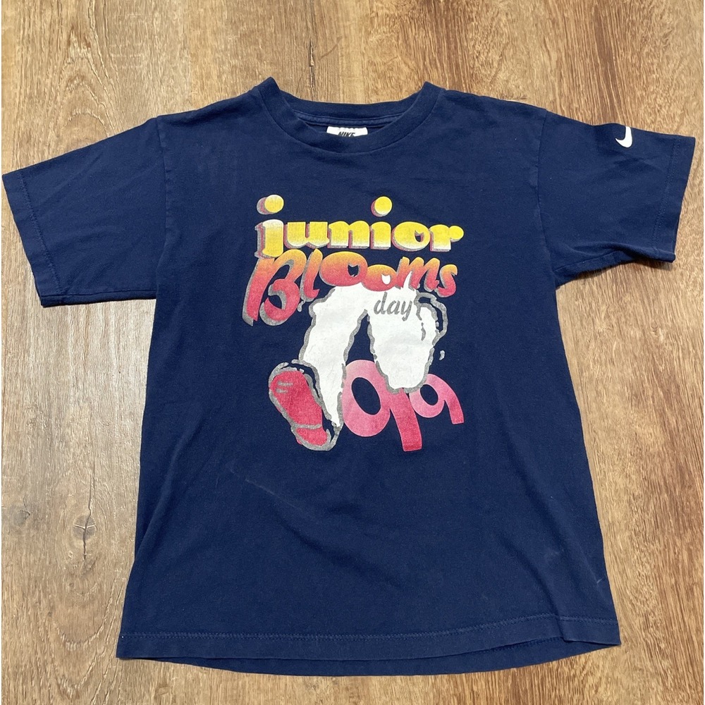 NIKE JUNIOR BLOOMSDAY RACE P.LA.Y NIKE White Tag Kids Small VTG 90s